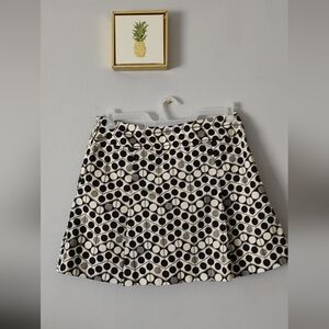 Liz golf skort  Size 8 Color Black And Beige Zipper One Side Good Condition